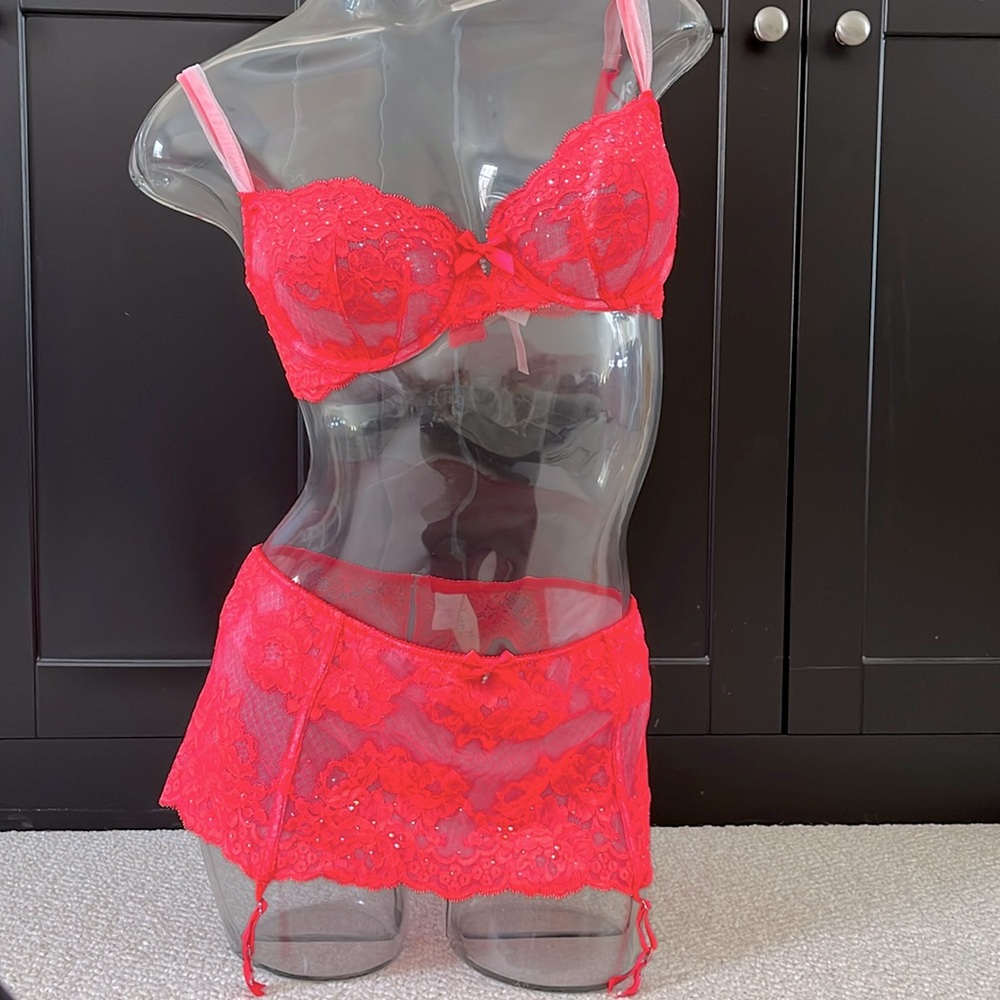 Victoria's Secret Very Sexy Unlined Demi Swaroski Crystals Lingerie Bundle 34C